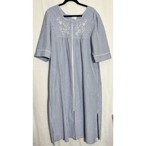 Miss Elaine Seersucker Full Zip Night Gown House Coat‎ Blue White Embroidered